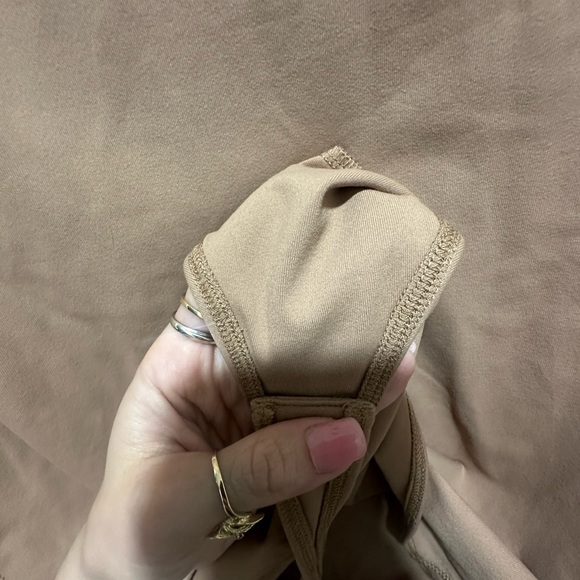 Abercrombie and Fitch Tan Soft A&F Long Sleeve Bodysuit EUC Size XL - Picture 3 of 5